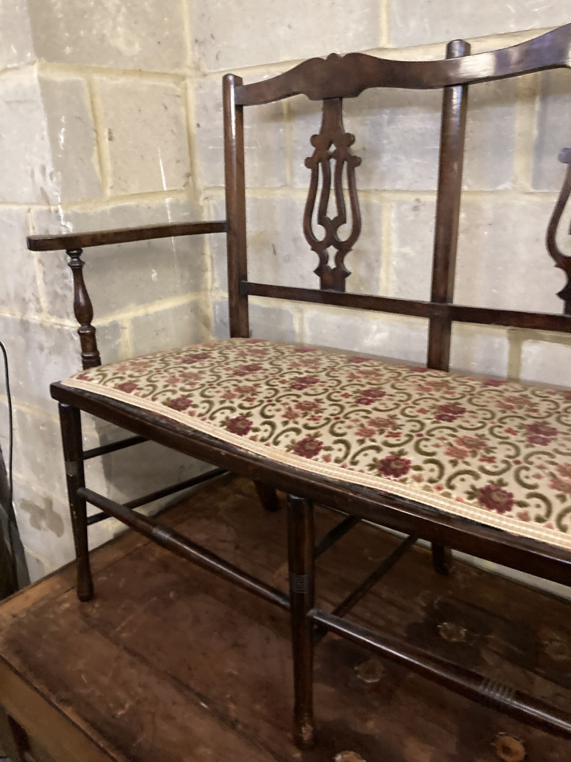 An Edwardian chair back settee, width 119cm, depth 42cm, height 94cm